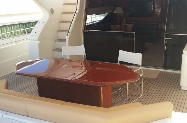 Ferretti Flybridge 80 