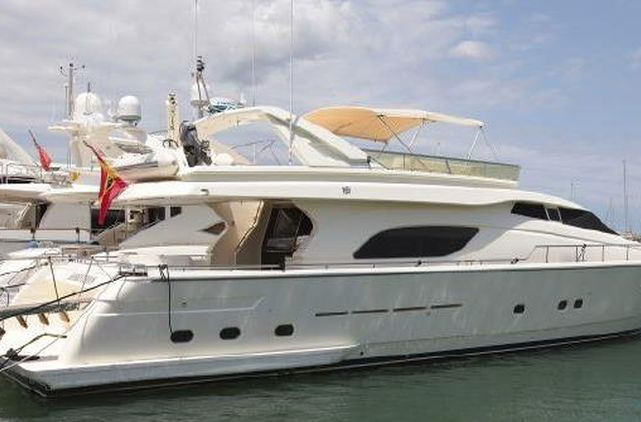 Ferretti Flybridge 80 