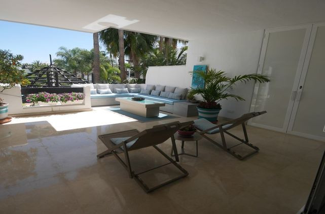 Apartment Beach Front Spacious Luxurious Jardin Japanese Garden Views Marina Puente Romano Marbella-0313