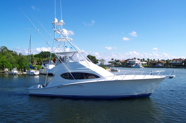 Yacht Rental Hatteras 54 convertible